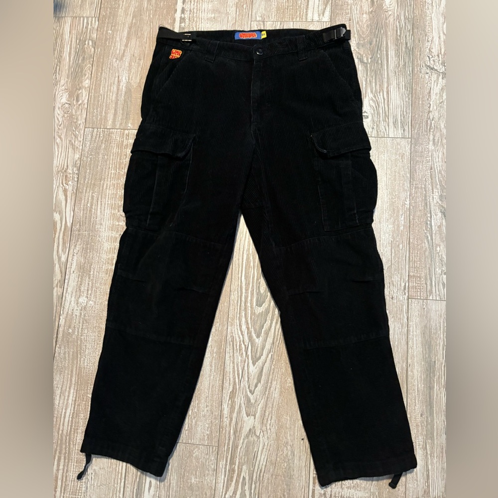 Black cargo empyer pants